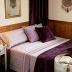 Juego de cama de tres piezas apto para todas las estaciones, que incluye una sábana, una sábana ajustable y fundas de almohada. Medidas: 90 cm, 105 cm, 135 cm, 150 cm y 180 cm.