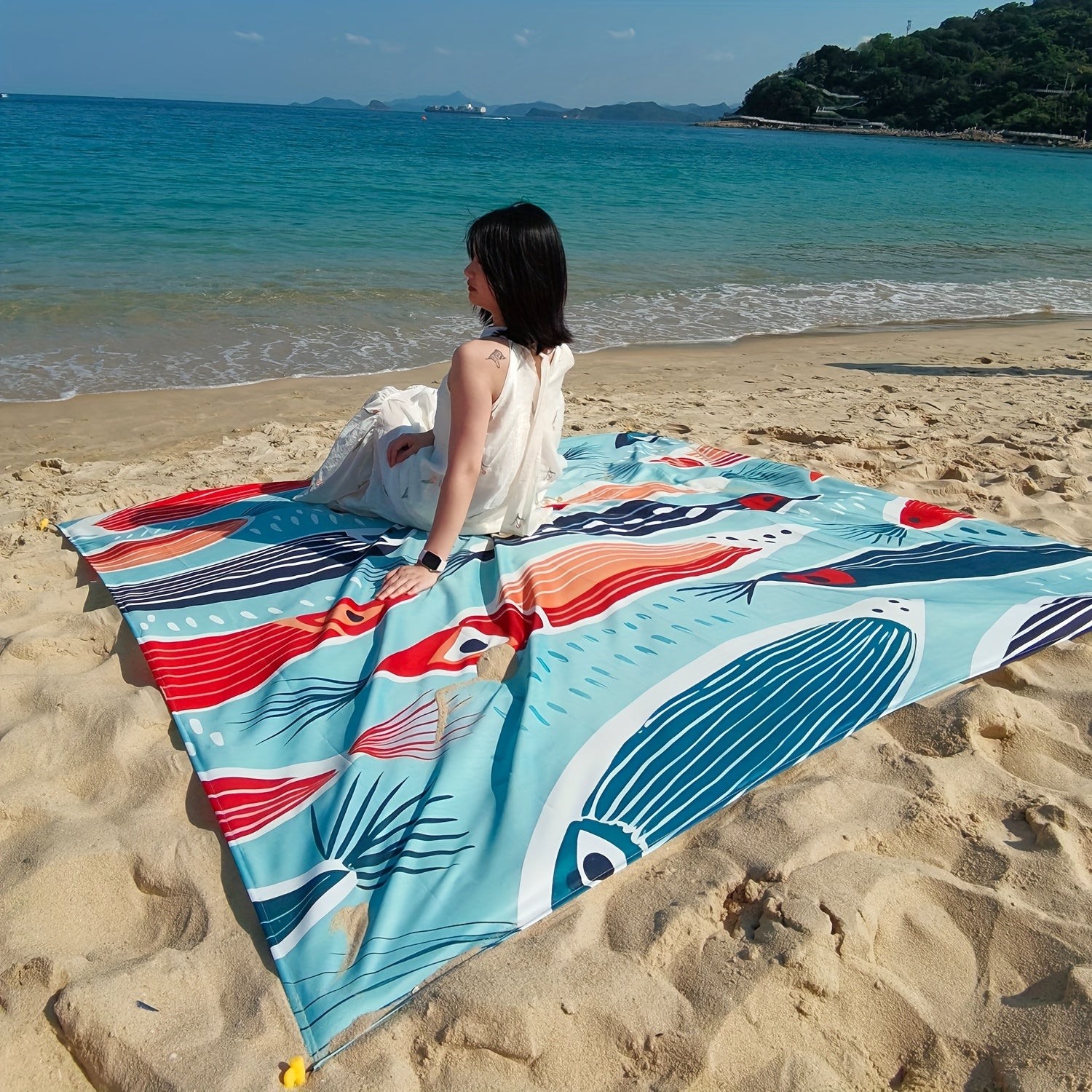 Manta de playa compacta ultraligera resistente al agua y arena de 304,8 x 274,32 pulgadas/210,82 x 200,66 pulgadas. Ideal para la playa, el parque, el césped, el camping, senderismo, conciertos y equipo al aire libre.