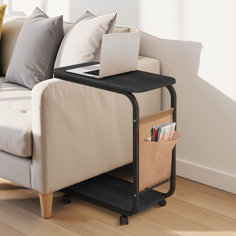 Mesa auxiliar de sofá de doble capa diseñada para ahorrar espacio, capaz de soportar hasta 30 kilogramos, con diseño en forma de C y bolsillos laterales, adecuada para dormitorios, hogares y oficinas.