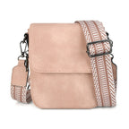Un nuevo bolso bandolera para mujer con varios bolsillos, tapa abatible, correa ancha de PU tejido de moda y diseñado para llevar sobre un solo hombro