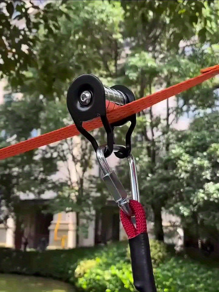 Colección de 9 piezas para ziplining en el patio trasero, que incluye un kit de tobogán de zipline para exteriores, una polea estrecha con un gancho triangular, un juego de cintas planas anaranjadas estrechas, un columpio azul de ABS, una bolsa de almacen