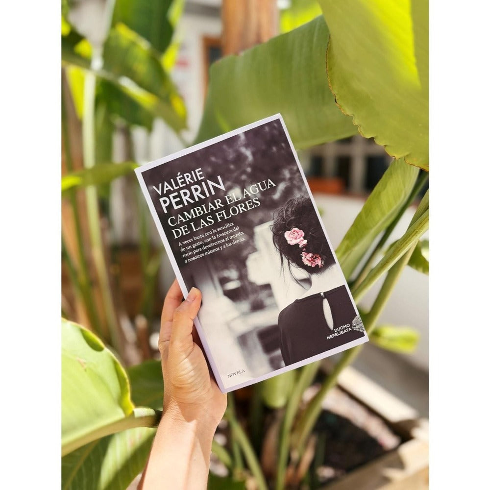 Cambiar el agua de las flores. Una novela celebrada y leída en todo el mundo