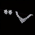 Conjunto de joyería para mujer en plata 925, collar y aretes, juego de dos piezas incrustado con zirconia sintética exquisita en forma de flor, moderno, hermoso, elegante y lujoso, decoración nupcial, regalo de boda para el Día de San Valentín con caja de