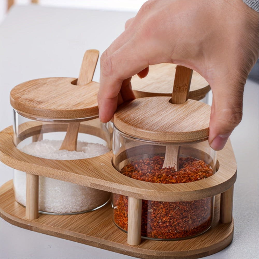 Almacén local, juego de tres tarros para condimentos con soportes triangulares. Tarros de cristal transparente para condimentos con cuchara de bambú y tapa de bambú. 280 ml × 3, aptos para sal, azúcar, especias, pimienta, tarros de condimentos de cocina