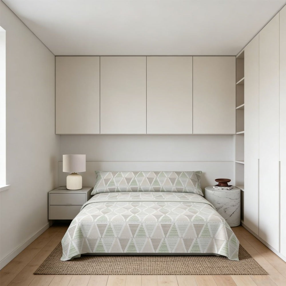 Juego de cama de tres piezas apto para todas las estaciones, que incluye una sábana, una sábana ajustable y fundas de almohada. Medidas: 90 cm, 105 cm, 135 cm, 150 cm y 180 cm.