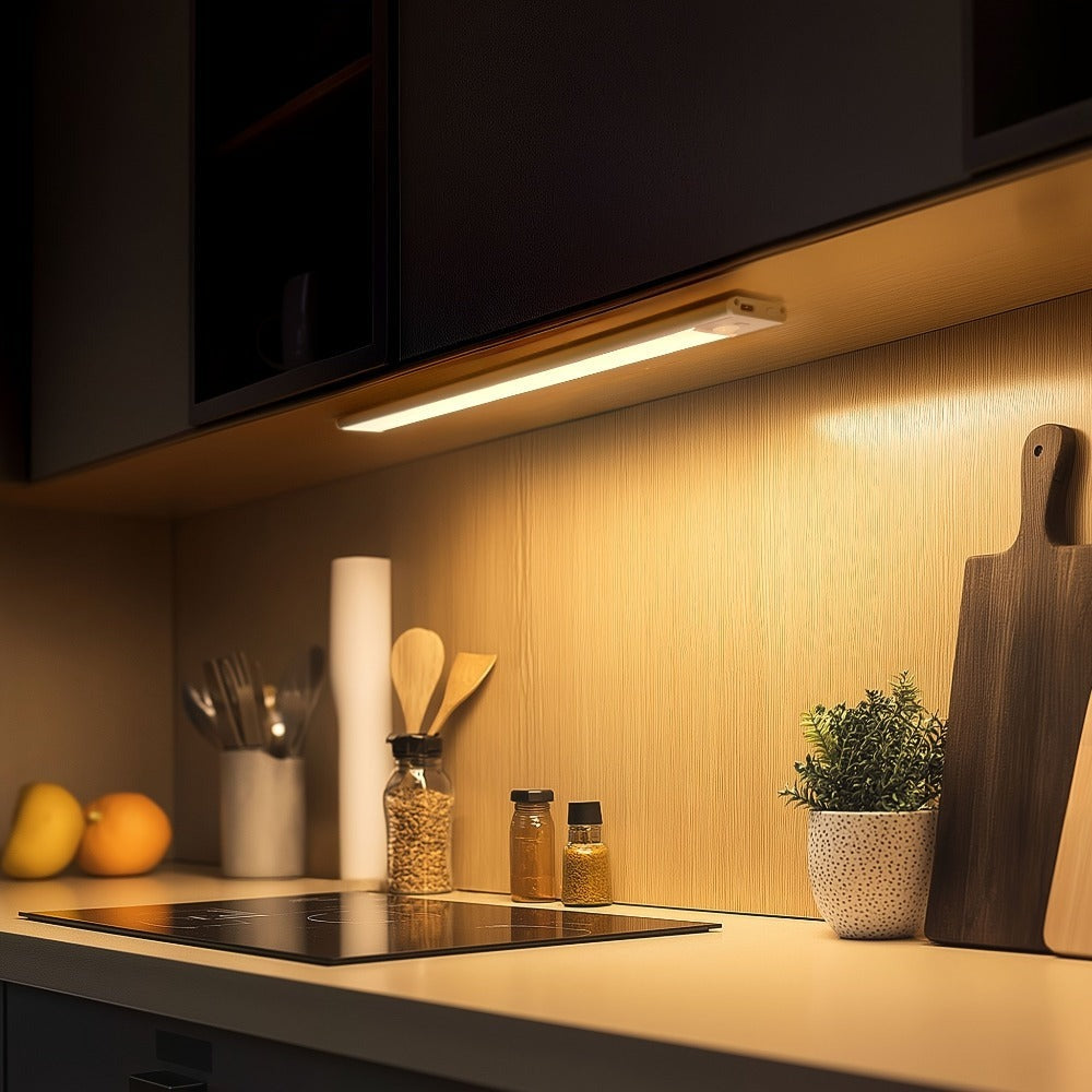 Luces LED para bajo mueble Setonr con carcasa de aleación de aluminio, luz con sensor de movimiento a pilas recargables para uso en interiores, luces magnéticas regulables para armario, iluminación inalámbrica para bajo mostrador para cocina, escaleras, d