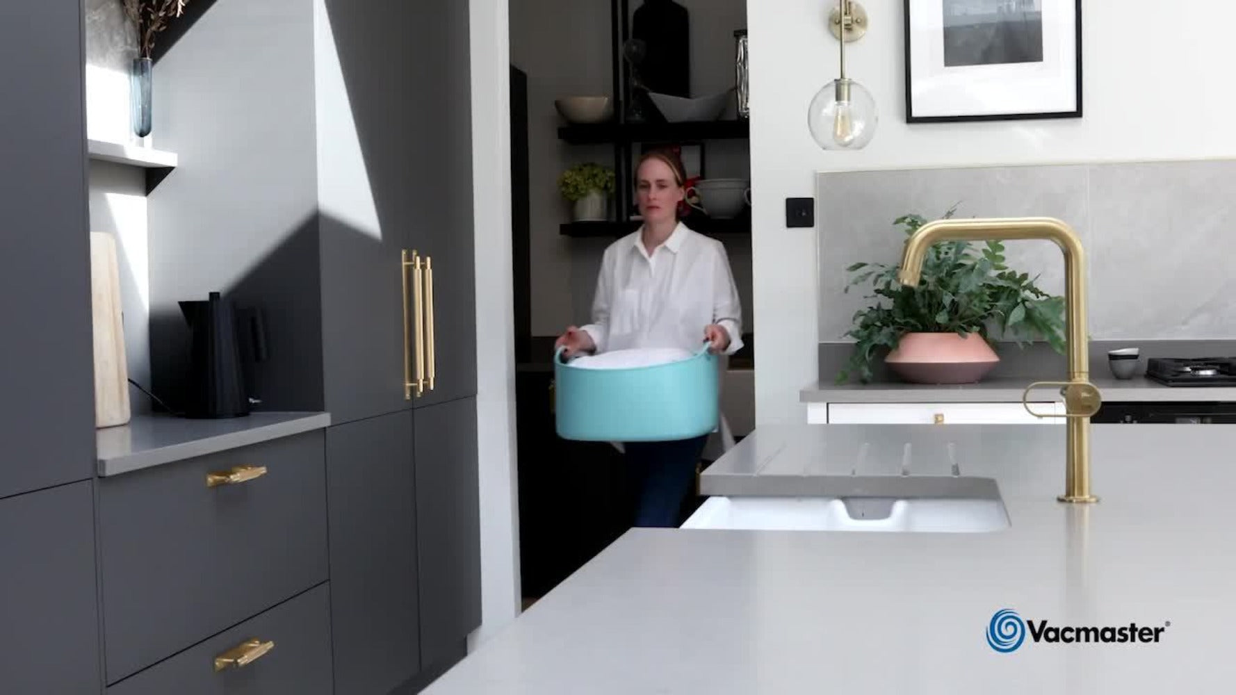 Easyclean Limpiador Rápido de Manchas para Alfombras, Escaleras y Tapicería. Con 2 Herramientas, Potente Motor de 800W, Alcance Extra Largo y Gran Capacidad de 2.5L, Dura 24 Horas