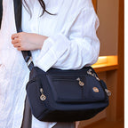 Lingzhikang Bolso Bandolera Unisex Casual - un Bolso de Hombro Espacioso con Múltiples Bolsillos y Correas Ajustables, Hecho de Forro Ligero y Duradero. La Versión Negra Presenta Detalles de Borlas
