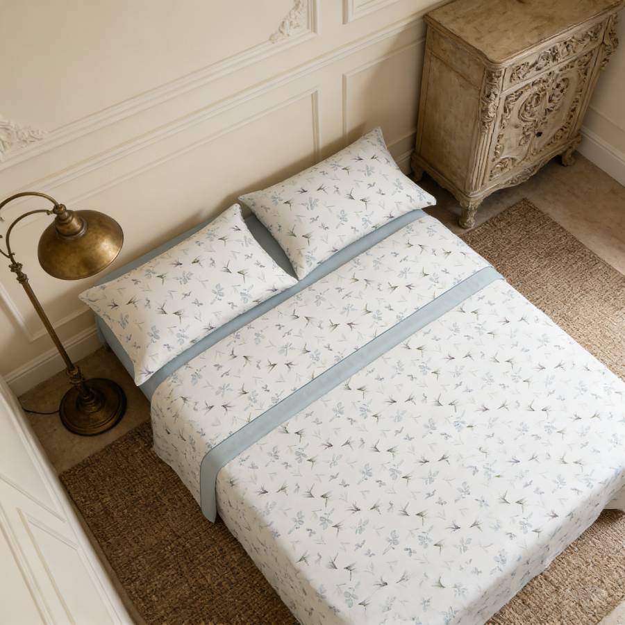 Juego de cama de tres piezas apto para todas las estaciones, que incluye una sábana, una sábana ajustable y fundas de almohada. Medidas: 90 cm, 105 cm, 135 cm, 150 cm y 180 cm.