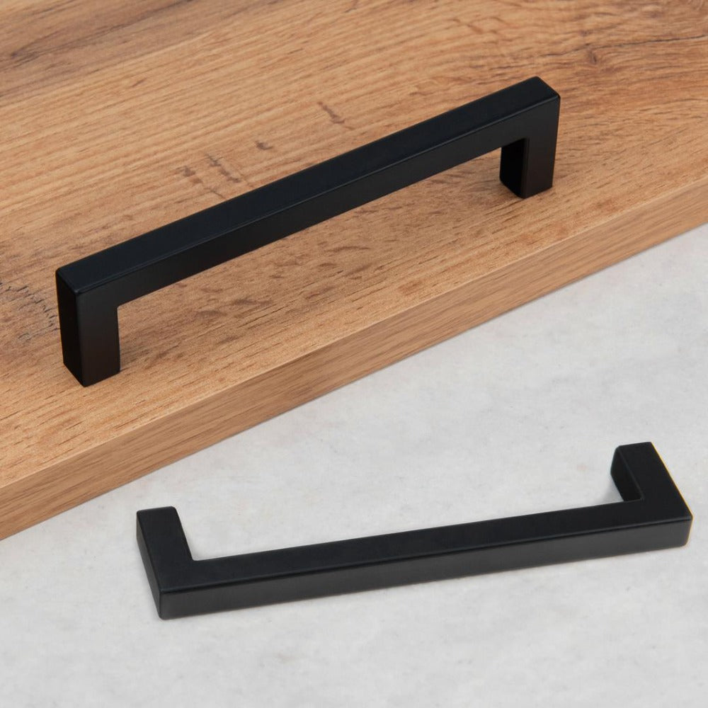 Juego de 10 Tiradores Negros Mate para Muebles, Diseño Cuadrado, Distancia de Agujeros de 128 mm, 160 mm, Modernos y Estéticos para Gabinetes y Cajones, Ideal para Cocina, Baño y Sala – Incluye Tornillos