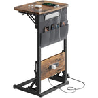 Mesa Auxiliar en Forma de C con Estación de Carga - Mesa Auxiliar Compacta para Sofá, Altura Ajustable de 3 Niveles (66-72Cm/25.9-28.3In), Mesa de Noche Plegable con Bolsillos de Almacenamiento para Espacios Pequeños, Dormitorio, Sala de Estar