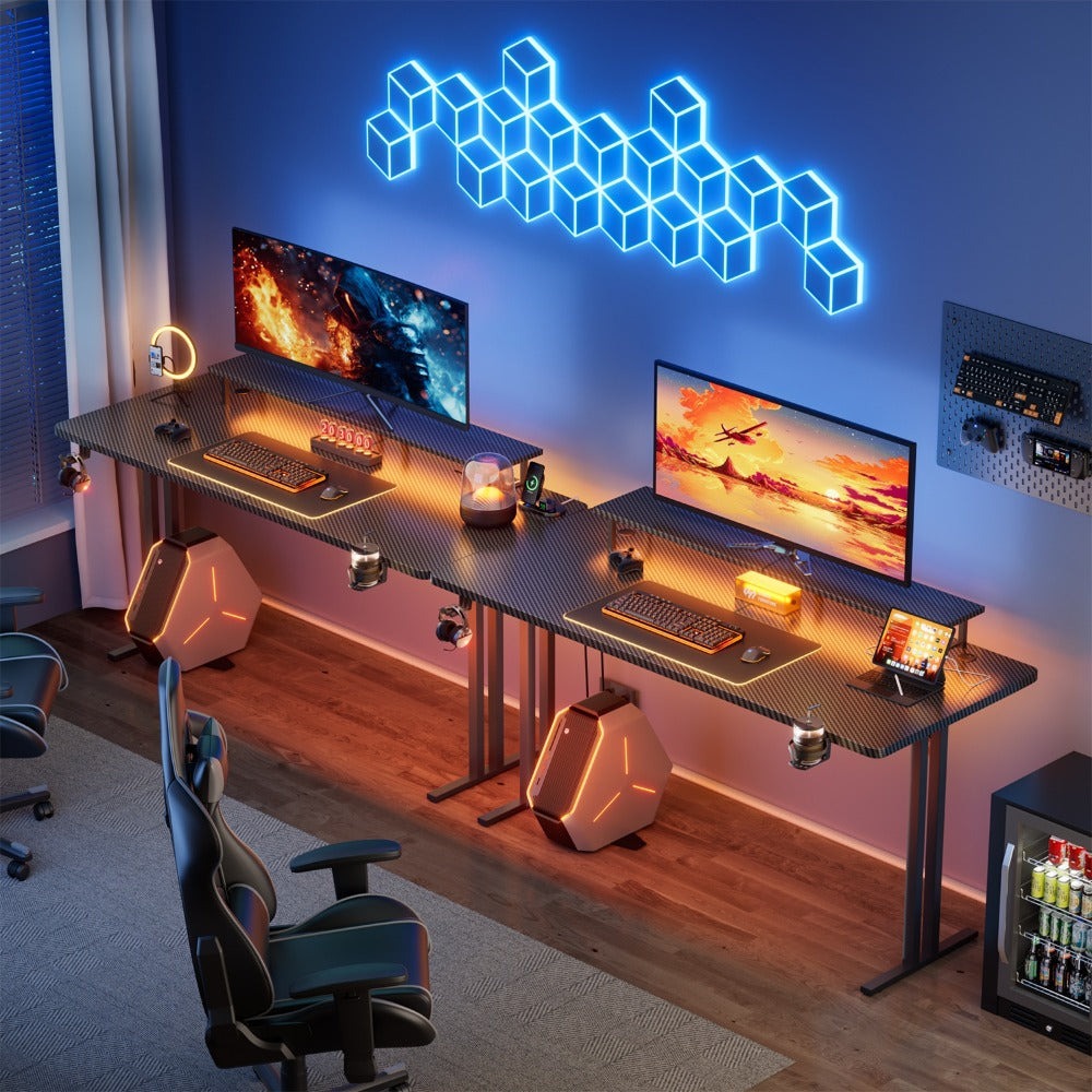 Escritorio Gaming RGB con Tomas de Corriente y Soporte para Monitor, Estación de Trabajo Ergonómica para Computadora, Mesa de Fibra de Carbono Grande para Oficina en Casa con Portavasos y Gancho para Auriculares, Regalos de Navidad,