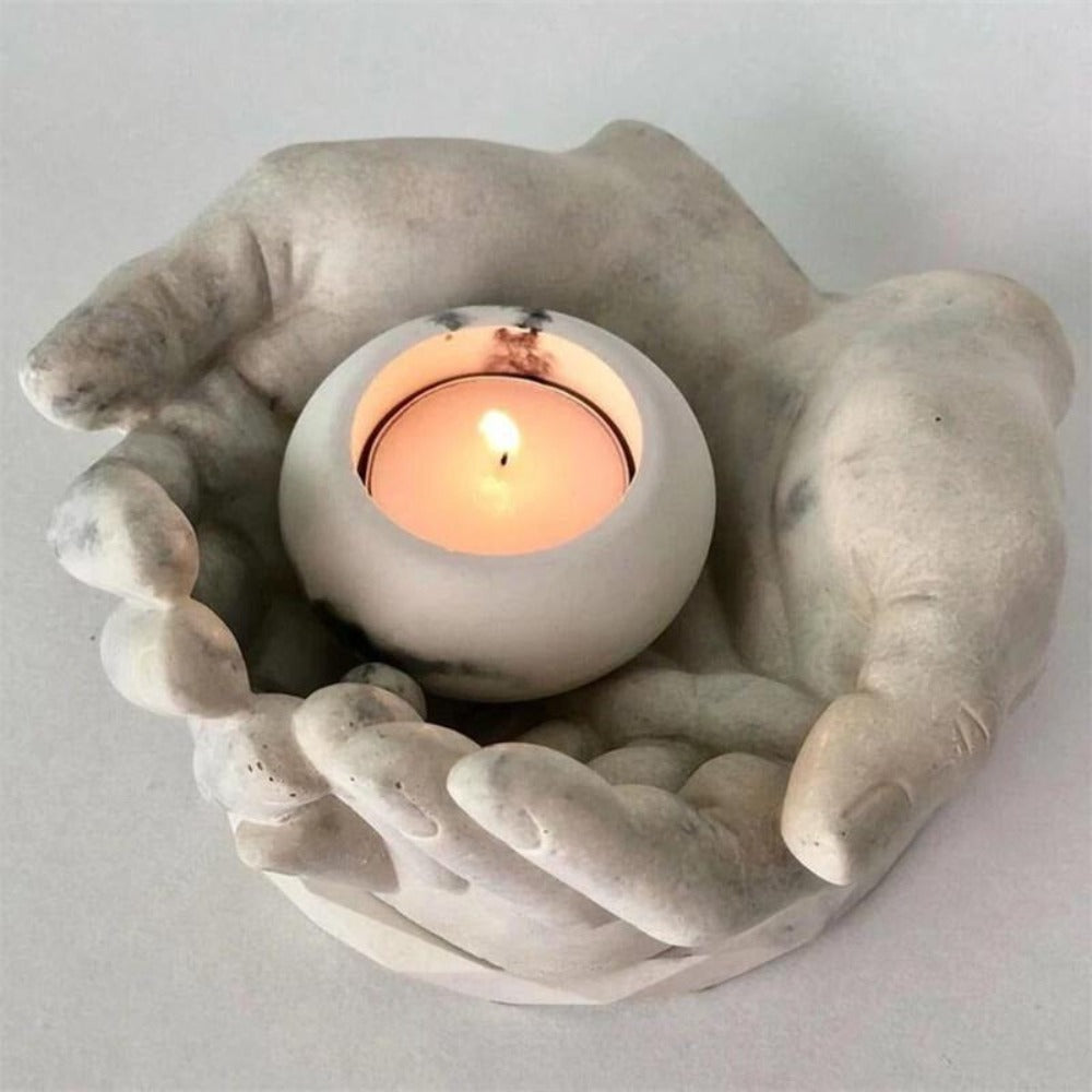 Molde de silicona para crear un candelabro con forma de mano, ideal para proyectos con yeso y cemento
