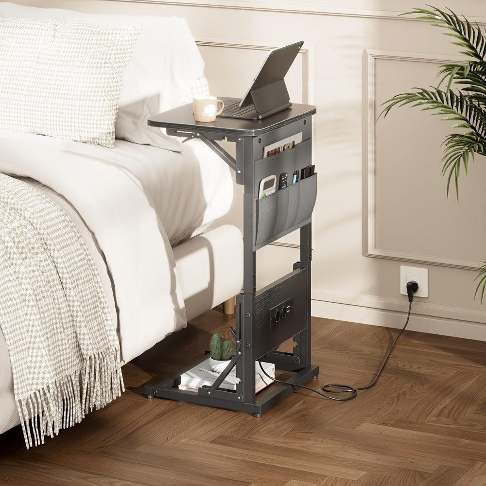 Mesa Auxiliar en Forma de C con Estación de Carga - Mesa Auxiliar Compacta para Sofá, Altura Ajustable de 3 Niveles (66-72Cm/25.9-28.3In), Mesa de Noche Plegable con Bolsillos de Almacenamiento para Espacios Pequeños, Dormitorio, Sala de Estar