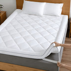 Cubrecolchón cómodo de 1200 GSM, ultrasuave, refrescante y transpirable para todas las estaciones, de fácil cuidado, lavable a máquina, con bandas elásticas resistentes.