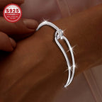 Pulsera de moda para damas, hecha de plata esterlina S925 con un diseño geométrico elegante. Versátil, amigable con la piel y cómoda de usar - perfecta para el día a día, ocasiones especiales o como idea de regalo elegante para cumpleaños y Navidad.