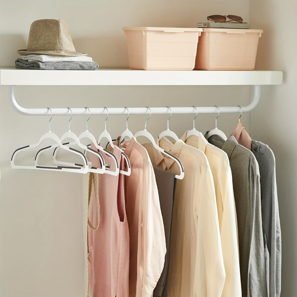 Juego de 50 perchas de plástico diseñadas para evitar que se resbalen, perchero resistente que optimiza el espacio, ideal para organizar prendas, adecuado para armarios, abrigos, camisas y almacenamiento doméstico en dormitorios, armarios y residencias es