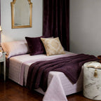 Juego de cama de tres piezas apto para todas las estaciones, que incluye una sábana, una sábana ajustable y fundas de almohada. Medidas: 90 cm, 105 cm, 135 cm, 150 cm y 180 cm.