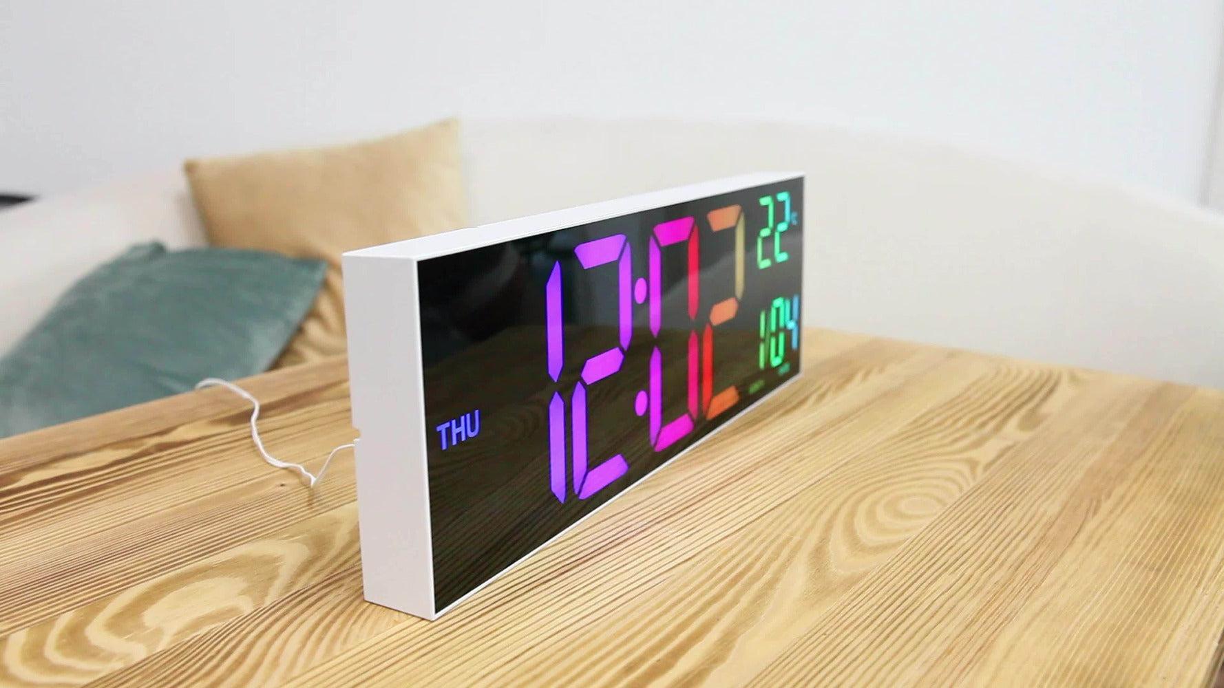 Reloj de pared digital grande de 41.91 cm con control remoto, LED grande/doble alarma/8 colores RGB/brillo automático/fecha/DST automático/temperatura/luz nocturna Relojes de gimnasio para decoración de pared de sala de estar, dormitorio y oficina