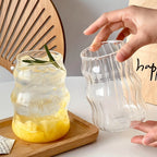 Almacén Local, Juego de 6 Vasos Rayados con Forma de Nube, Incluye 6 Pajitas, 530 ml/18 oz, Adecuado para Bebidas Frías/Calientes, Jugo, Leche, Agua, Helado, Cócteles, Perfecto para Fiestas, Hecho de Vidrio Borosilicato, Apto para Lavavajillas