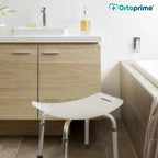 Silla de Ducha Antideslizante con Respaldo Extraíble - Asiento Ergonómico Ajustable y Ligero, Estructura de Aluminio Ligera y Asiento de PVC Antideslizante e Hipoalergénico, Adaptable como Silla o Taburete, Estabilidad, Seguridad y Confort Durante el Baño