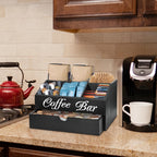 Organizador de barra de café Deluxe Freestable con cajón - Madera, apto para cápsulas de café, suministros de té, sobres de azúcar y cremas | Estación espaciosa para encimera, oficina, cafetería | Organizador de cajón para regalos de Navidad