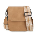 Un nuevo bolso bandolera para mujer con varios bolsillos, tapa abatible, correa ancha de PU tejido de moda y diseñado para llevar sobre un solo hombro