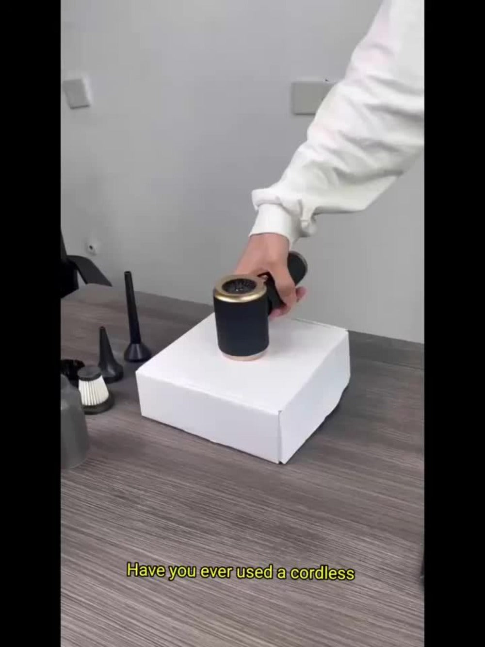 Aspiradora de mano inalámbrica, aspiradora doméstica, diseño ligero, con función de soplado y succión, carga USB, viene con varios accesorios, adecuada para limpiar polvo, migas de snacks, pelo, apta para sofás, alfombras, escritorios y escaleras.