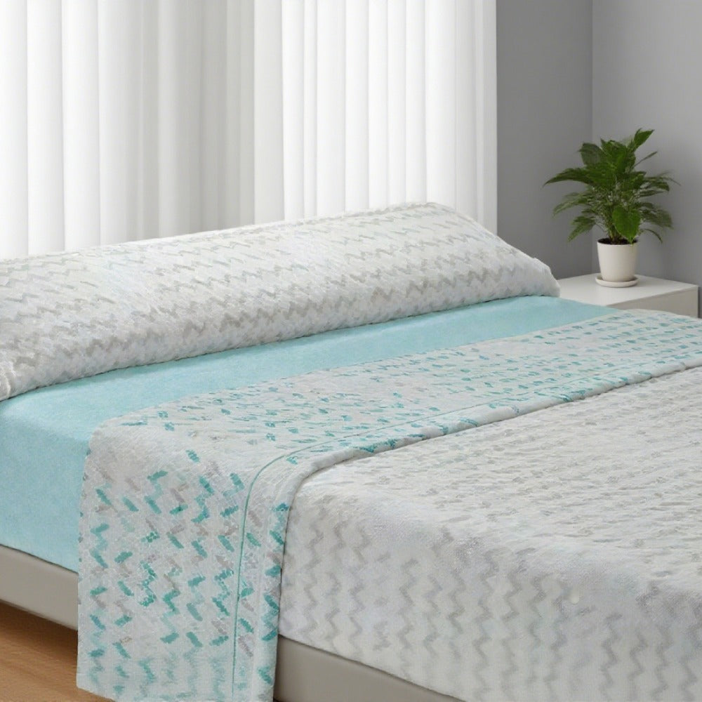 Juego de cama de tres piezas apto para todas las estaciones, que incluye una sábana, una sábana ajustable y fundas de almohada. Medidas: 90 cm, 105 cm, 135 cm, 150 cm y 180 cm.