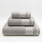 Juego de Toallas de Algodón 100% (3 Piezas) - Incluye Toalla de Tocador, Lavabo y Ducha | Tacto Suave, Ultra Absorbentes con Diseño Elegante de Lunares | Set Premium para Baño
