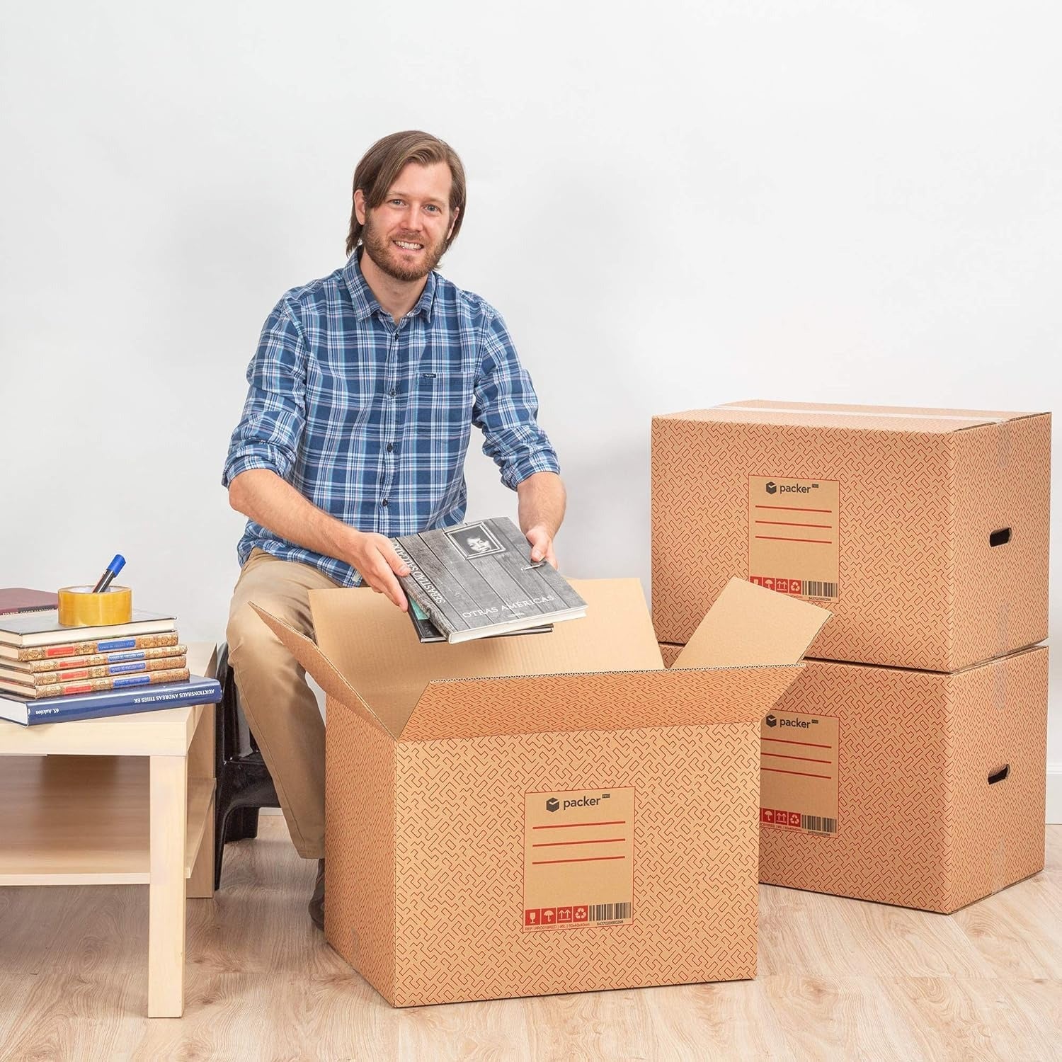 Caja Cartón para Mudanzas y Almacenaje Ultra Resistentes con Asas, Fabricadas en Cartón Duro, Ideal para Mudanzas o Almacenaje de Libros y Ropa, Transporte Cómodo y Seguro gracias a las Asas Laterales - packer PRO