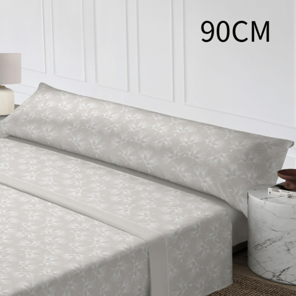 Juego de cama de tres piezas apto para todas las estaciones, que incluye una sábana, una sábana ajustable y fundas de almohada. Medidas: 90 cm, 105 cm, 135 cm, 150 cm y 180 cm.