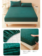 Este es un set de 3 piezas que incluye una funda protectora de colchón ultrasuave e impermeable y una media funda de almohada (el relleno de la almohada no está incluido). Cuenta con un diseño grueso y cálido en un color sólido, lo que lo convierte en una