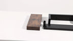 Estante de baño de pared de diseñador - Estante de almacenamiento de madera estilo rústico francés con estantes de madera duradera y estructura de acero, organizador de pared para toallas y artículos de aseo apto para baños modernos, spas, suites principa