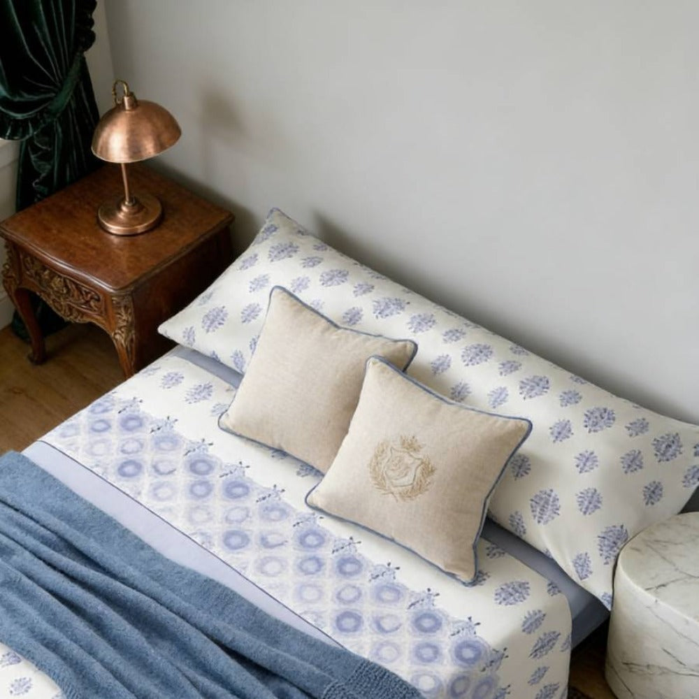 Juego de cama prémium de tres piezas: sábana bajera, sábana y funda de almohada. Suave y cómodo, disponible en varios colores y tamaños, fácil de cuidar.