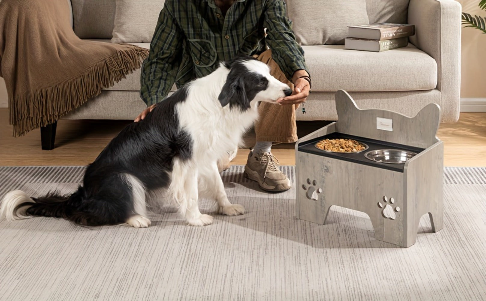 Comedero Elevado para Mascotas con Dos Tazas de Acero Inoxidable, Diseñado para Evitar Derrames, Apto para Perros de Todo Tamaño, con un Diseño Vintage Marrón y Negro