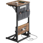 Mesa Auxiliar en Forma de C con Estación de Carga - Mesa Auxiliar Compacta para Sofá, Altura Ajustable de 3 Niveles (66-72Cm/25.9-28.3In), Mesa de Noche Plegable con Bolsillos de Almacenamiento para Espacios Pequeños, Dormitorio, Sala de Estar