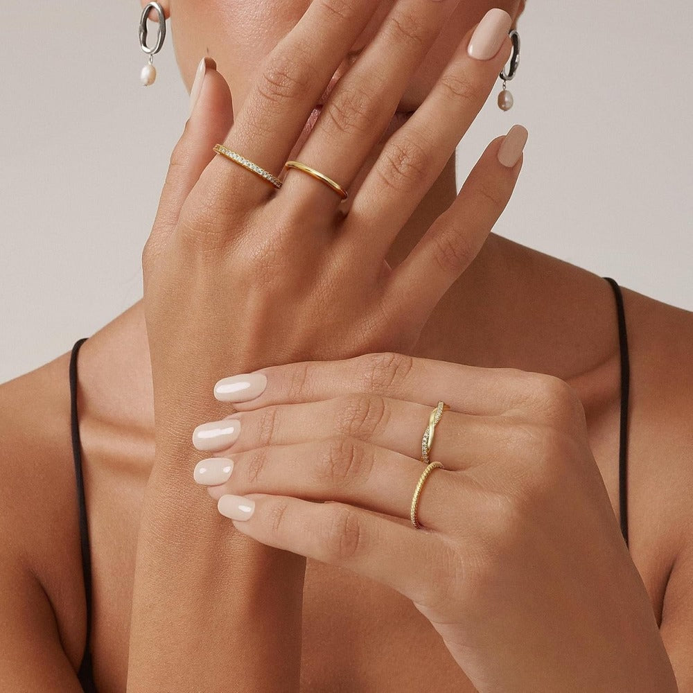 4 anillos dorados apilables para mujer, sin manchas, delicados, chapados en oro de 14 quilates, anillos finos apilables, juego de anillos para pulgar de circonita cúbica, anillos de compromiso de boda de declaración de moda, anillos de compromiso para muj