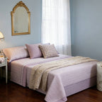 Juego de cama de tres piezas apto para todas las estaciones, que incluye una sábana, una sábana ajustable y fundas de almohada. Medidas: 90 cm, 105 cm, 135 cm, 150 cm y 180 cm.