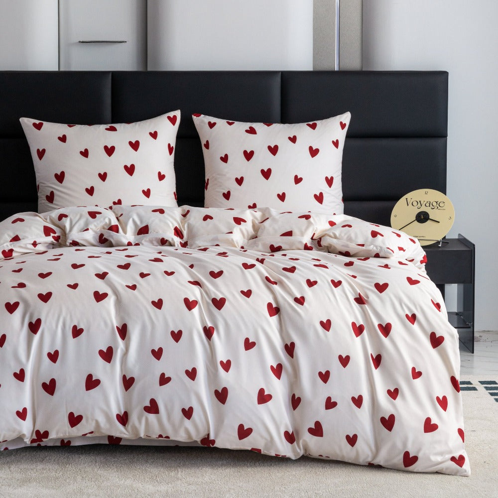 ¡Un conjunto de ropa de cama elegante en un color moderno que cambiará tu dormitorio! El conjunto incluye: 1 funda de edredón + 2 fundas de almohada (sin relleno). La tela suave y transpirable proporcionará comodidad durante todo el año - ¡perfecto para c