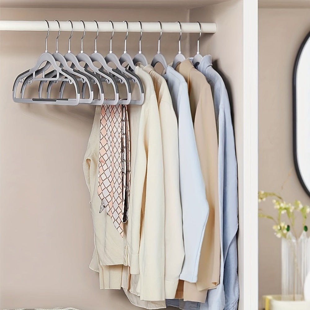 Juego de 50 perchas de plástico diseñadas para evitar que se resbalen, perchero resistente que optimiza el espacio, ideal para organizar prendas, adecuado para armarios, abrigos, camisas y almacenamiento doméstico en dormitorios, armarios y residencias es
