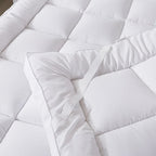 Cubrecolchón de 10 cm de calidad premium 1000 GSM, ultra suave, transpirable y cómodo para todas las estaciones, fácil de cuidar, lavable a máquina, con fuertes bandas elásticas, relleno de microfibra suave y cubierta 100% de microfibra, transpirable