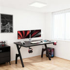 Escritorio Gaming en Forma de A Furnishia con Tapa de Fibra de Carbono y Alfombrilla para Ratón - Amplio Escritorio Ergonómico para PC, Estación de Trabajo de Oficina, Configuración de Streaming/YouTube - Portavasos y Gancho para Auriculares, Montaje,