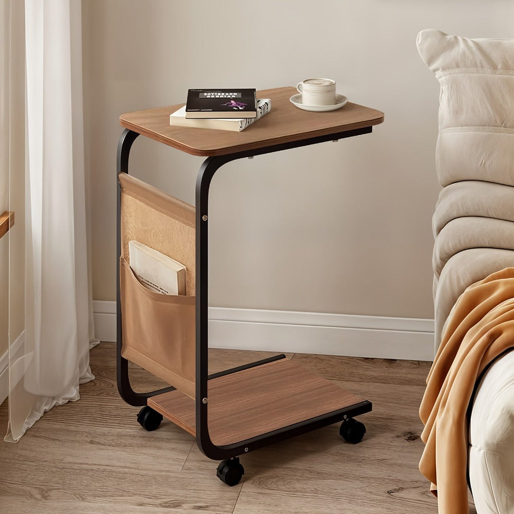 Mesa Auxiliar de Sofá de Doble Capa, Mesa de Sofá Compacta que Ahorra Espacio, Mesa Rodante con Bolsillo Lateral, Adecuada para una Sala de Estar con Ruedas Giratorias de 360 Grados en un Diseño en Forma de C
