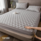 1 pc Protector de colchón acolchado, Súper Suave y Cómoda, Funda de colchón Elástico en Todo Contorno, Lavable a Máquina, Cubre de Colchón Ideal para Dormitorios, Habitaciones de Invitados, Residencias y Hoteles
