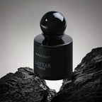 Fragancia Duradera para Hombre con un Aroma Fresco de Limón, Combinada con Patchouli Clásico y Ámbar, Mascar eficazmente los Olores y Proporciona Frescura Duradera. Ideal para Uso Diario, Fiestas, Viajes y Como Regalo para Cumpleaños o Días Festivos como