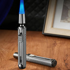 Paquete de 2 sin combustible incluido - Encendedor de chispa de combustible recargable a chorro de triple llama azul a prueba de viento de aleación de zinc, lujoso diseño de tubo largo a cuadros con depósito de combustible visible para velas, barbacoa de