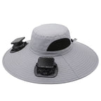 Sombrero refrescante con energía solar, con dos ventiladores desmontables y ala ancha para protección solar al aire libre. Ofrece batería de larga duración, flujo de aire ajustable y un diseño transpirable y cómodo, ideal para actividades como pesca, nave