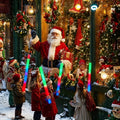 Un set de 60 recuerdos de fiesta variados para la temporada navideña, que incluye varitas de espuma LED que se iluminan en tres modos diferentes. Estas varitas luminosas que brillan en la oscuridad son perfectas para Halloween, decoraciones navideñas, Acc