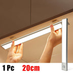 Luces LED para bajo mueble Setonr con carcasa de aleación de aluminio, luz con sensor de movimiento a pilas recargables para uso en interiores, luces magnéticas regulables para armario, iluminación inalámbrica para bajo mostrador para cocina, escaleras, d